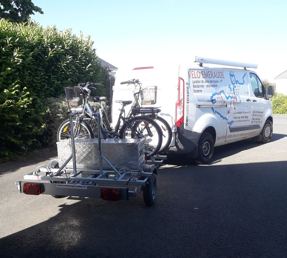 remorque adam - location remorque pour le transport de 4 vélos électrique - avec coffre de rangement